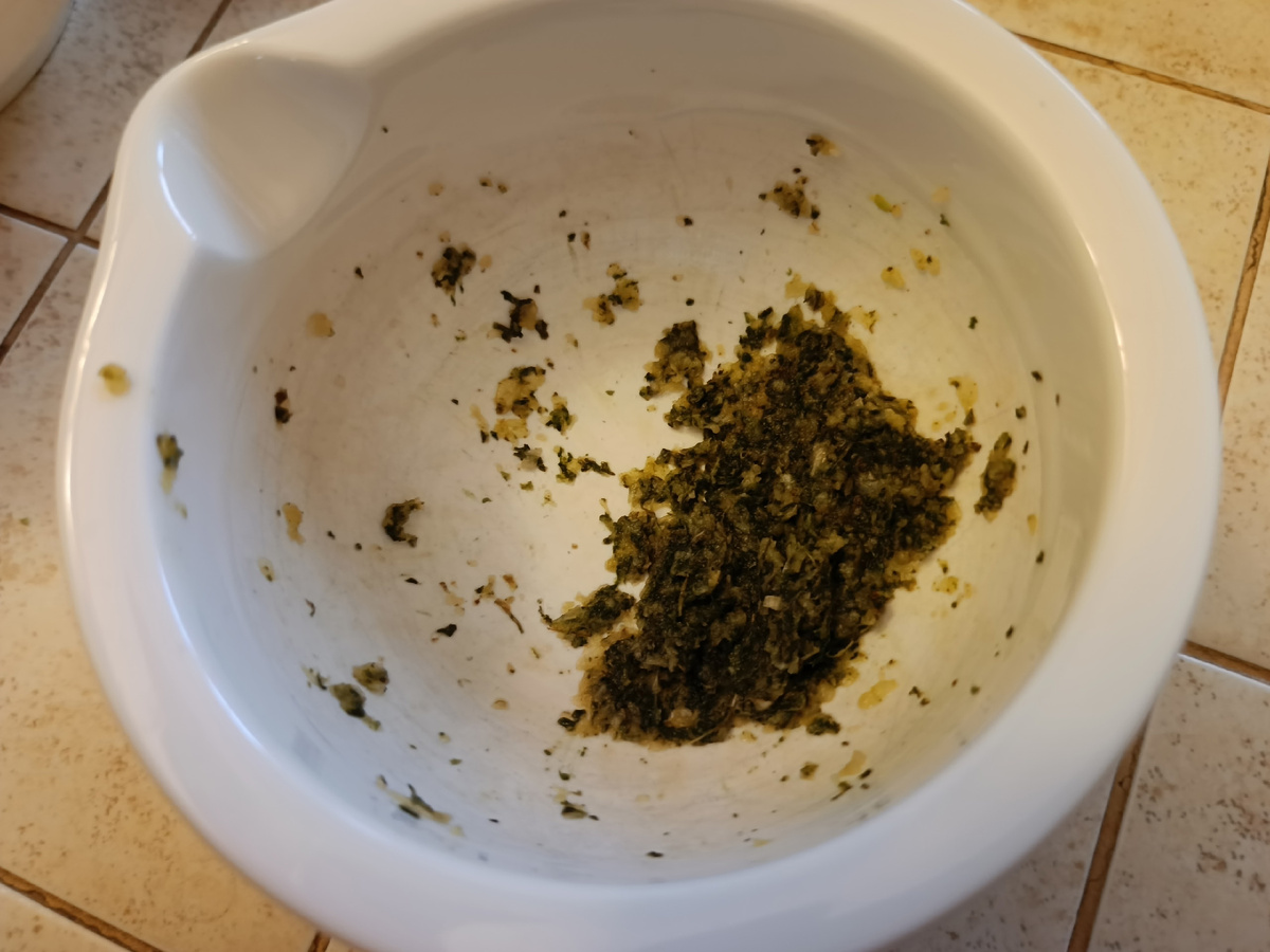 Чесночно-мятная кашица.