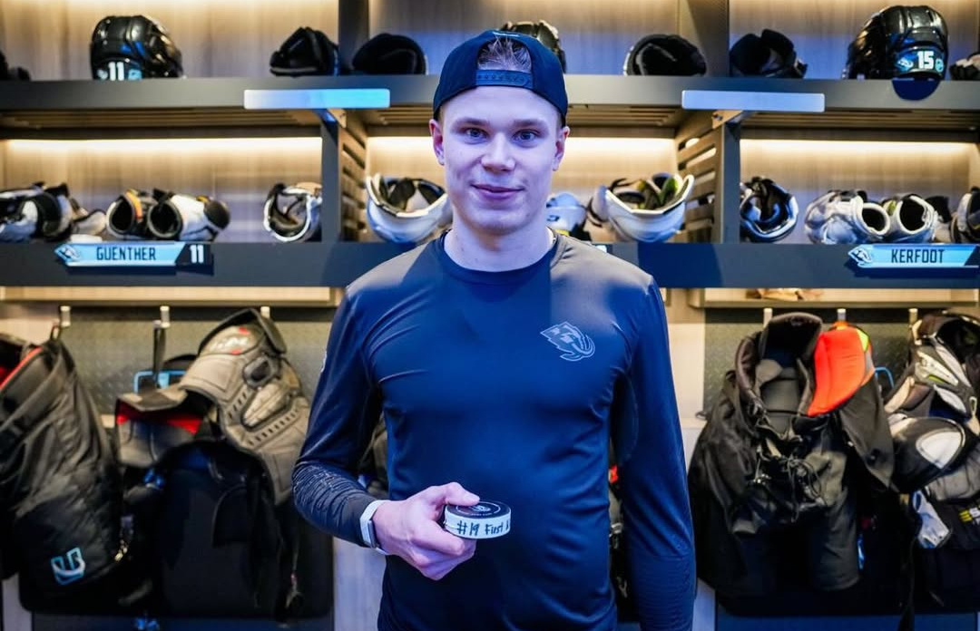    Даниил Бут забросил дебютную шайбу в НХЛ. соцсети