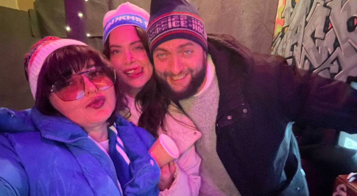    Наталья Фриске с мужем и подругой. Фото: ТГ-канал friskenatalia