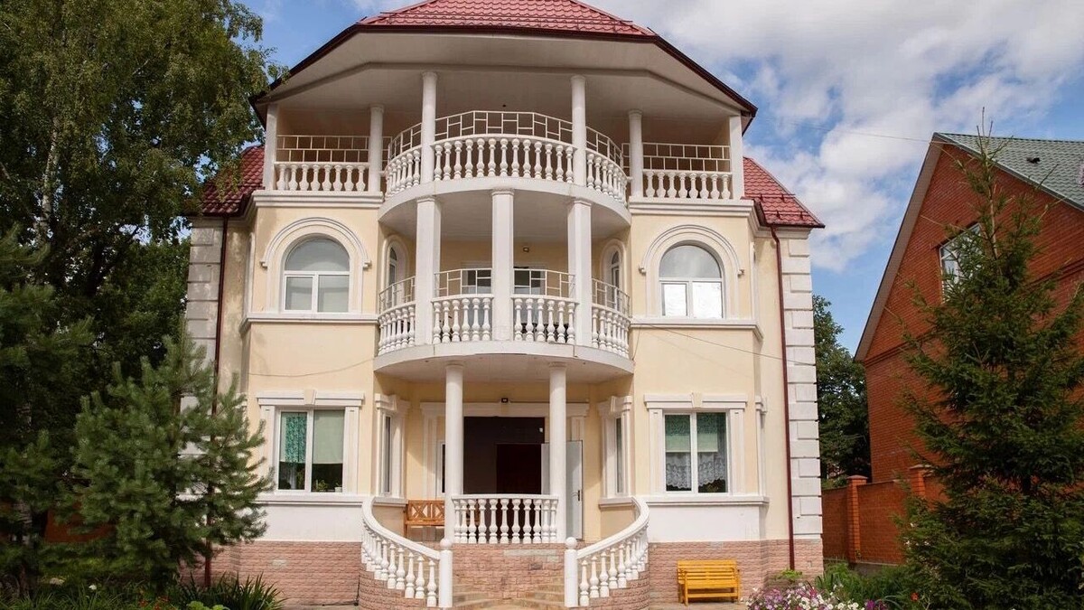 Пансионат в подмосковном поселке для богатых: выглядит красиво, но где пандус для инвалидных колясок? Фото: 1MI