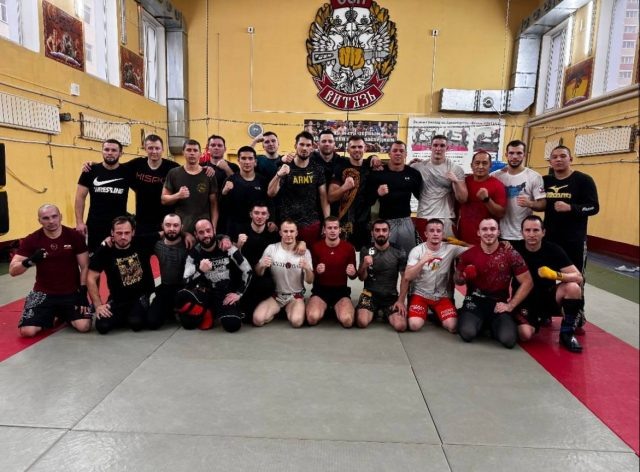    Macan с сослуживцами. Фото: социальные сети