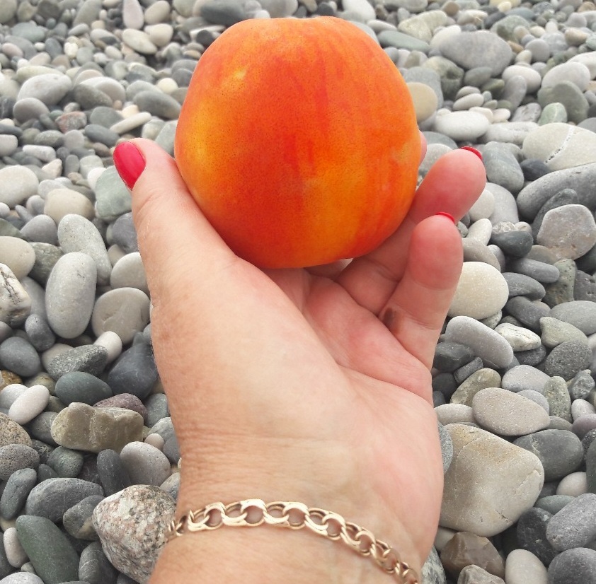 Лето 2021 года.Родинка на мизинце.