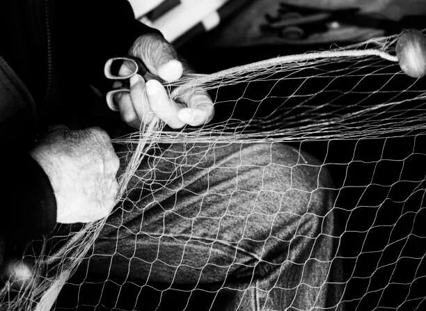 «Маленькая пенсия, потому и ставлю сети в пруду»: Тихое отчаяние мужчины из Орла, которое не исправить пособием