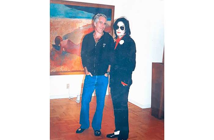     Джеффри Эпштейн и Майкл Джексон.    
 Фото: TASS/Zuma/U.S. Justice Department