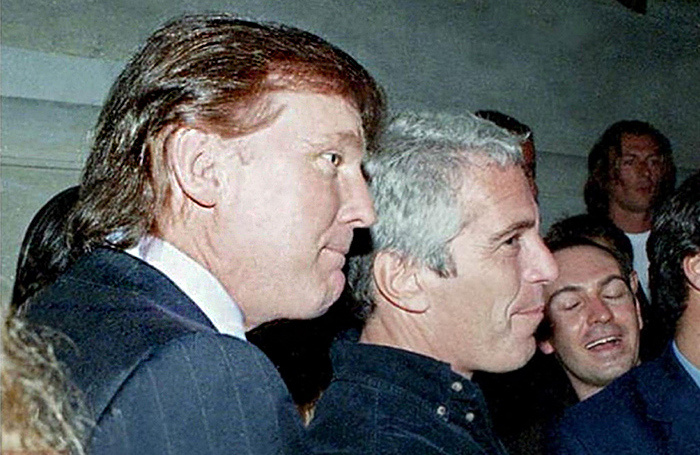    Дональд Трамп и Джеффри Эпштейн (слева направо).REUTERS/House Oversight Committee Democrats