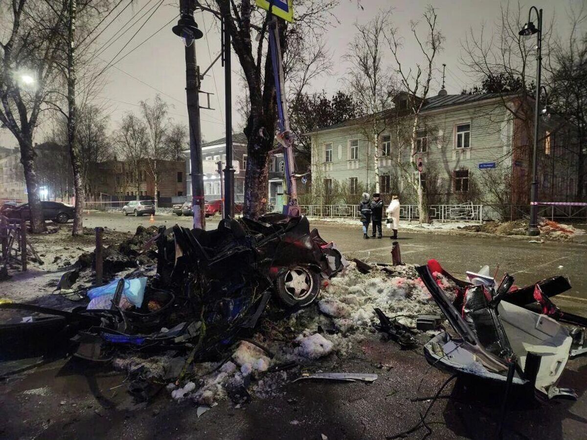    Два человека погибли при ДТП в Вологде | © Фото : УМВД России по Вологодской области