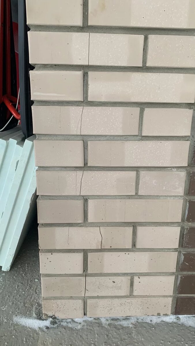 Результат предоставления неполных или ошибочных данных о геологии участка.