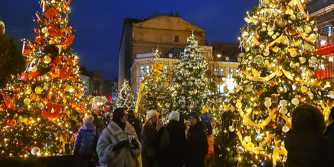 Выставка дизайнерских елей 2026 на Кузнецком Мосту в Москве. Вы уже видели эти чудо-ёлки?