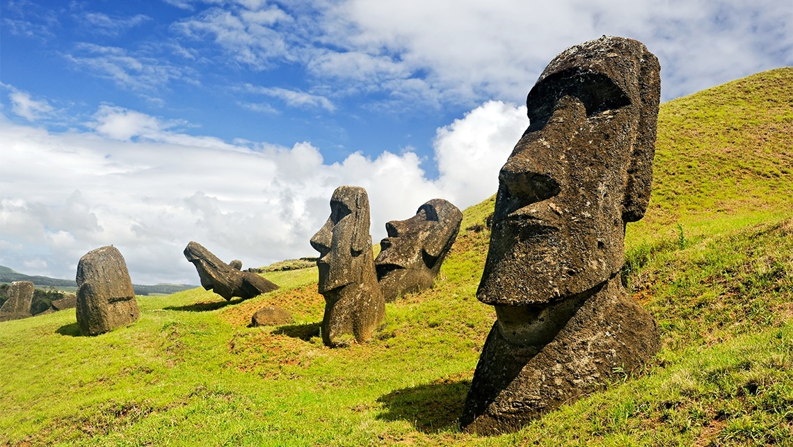 Загадочные стауи острова Пасхи. Фото с сайта ethnomir.ru