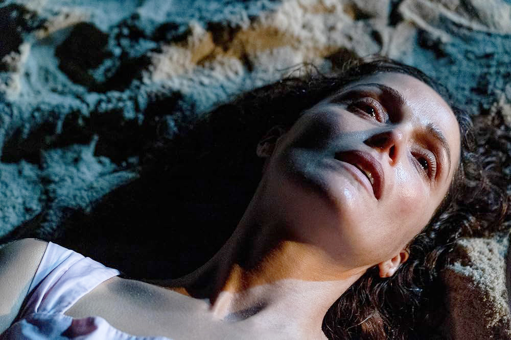 Кадр из фильма «If I Had Legs I'd Kick You». Режиссер: Мэри Бронштейн. Производство: A24, Bronxburgh, Central Pictures, Fat City. Прокат: Вольга