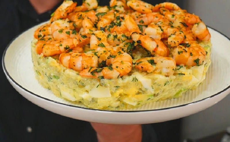 Салат с креветками: праздничная звезда на вашем столе – изысканная подача и нежный вкус