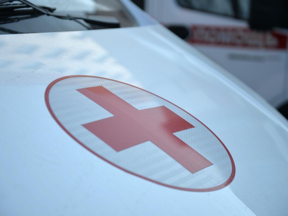    Красный крест на автомобиле скорой медицинской помощи | © РИА Новости / Павел Лисицын