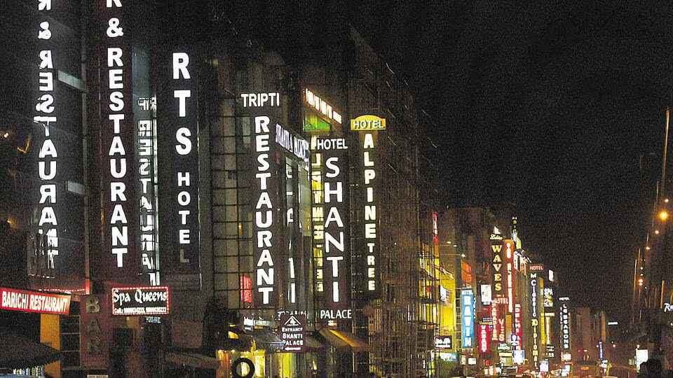 отели в Mahipalpur Village на подъезде к аэропорту, среди них много призраков