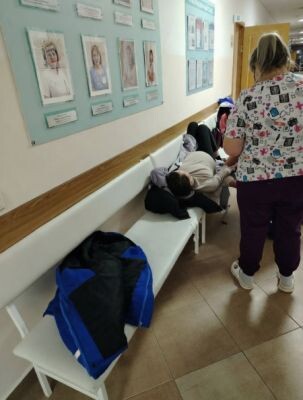 Белгородке после 4 часов лежаний в больничном коридоре отказали в помощи