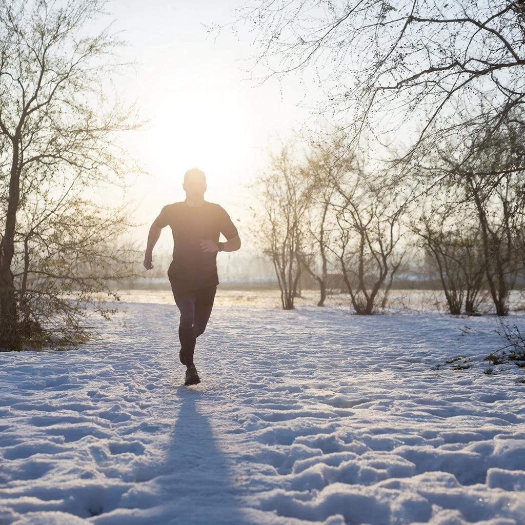 А сосед по утрам трусцоватым бегом Километры мотает взад и вперед
