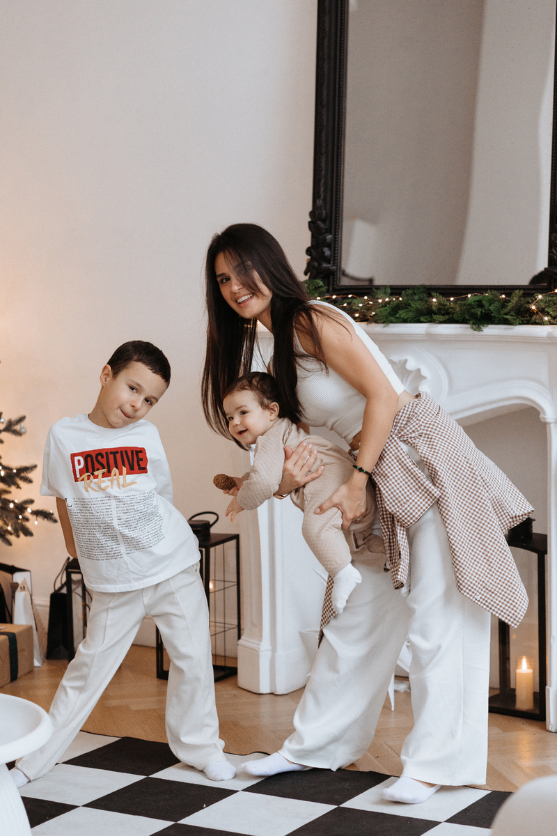 Семейная фотосессия в студии в Москве. Фотограф Екатерина Насырова