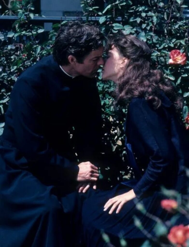 Фильм «Поющие в терновнике», 1983 год, США. Полина Огородникова  📷
