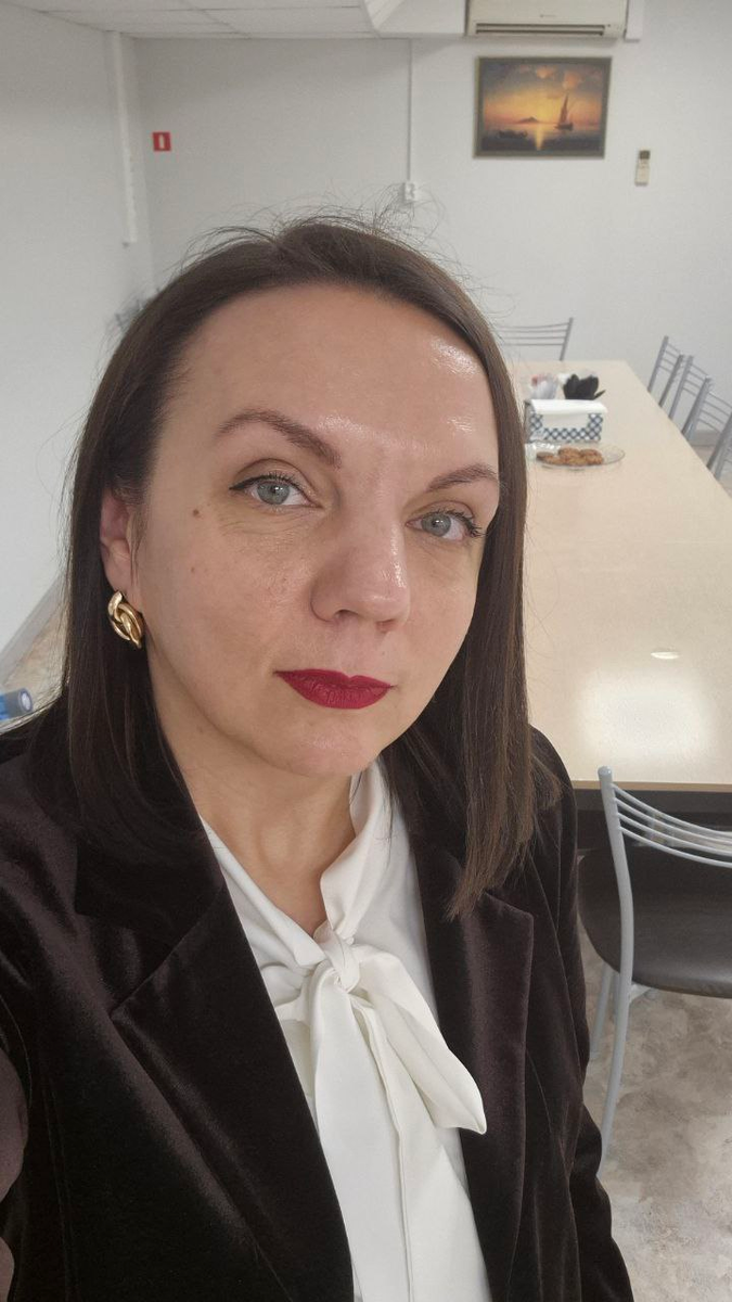 Сфотографировала себя на память на кухне в офисе