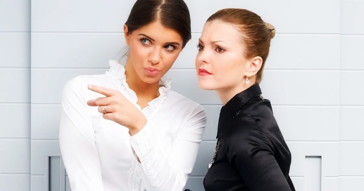 Можно выглядеть на миллион, а за душой не иметь ни гроша.
