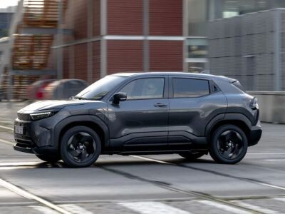    Toyota выпустила электрический кроссовер Urban Cruiser