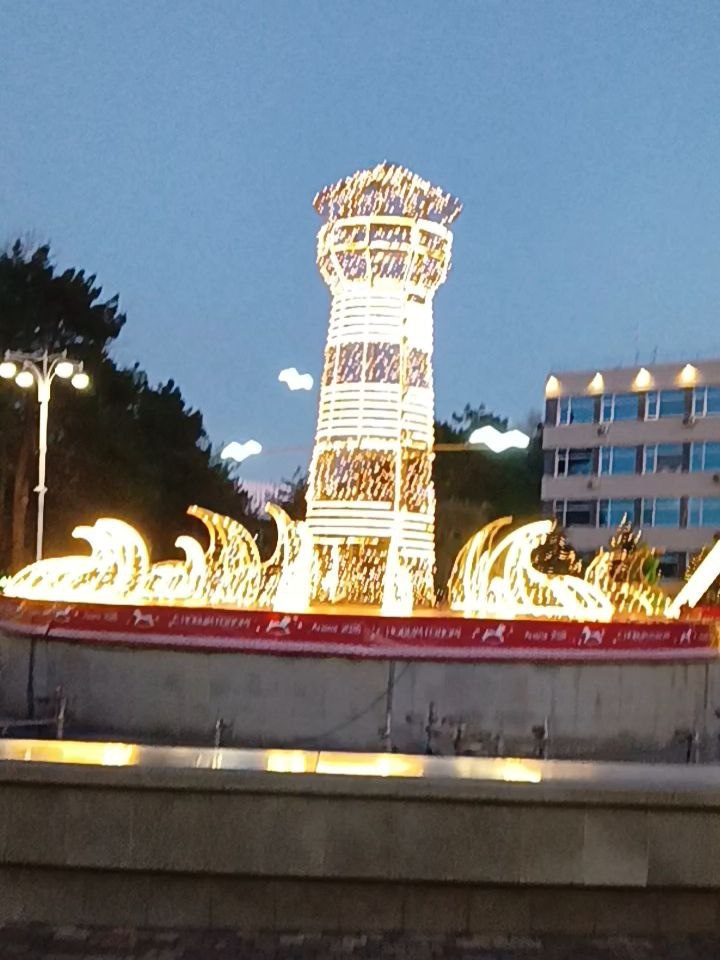 Анапа, фонтан превратился в красивый маяк