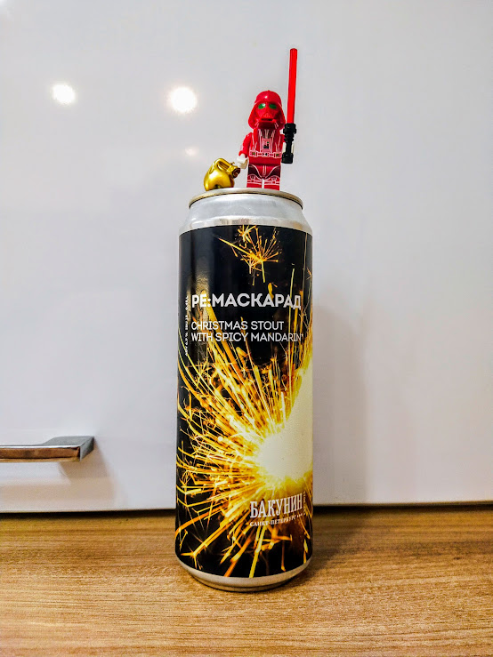 Оформление простенькое, но праздничное: бенгальские огни на черном фоне.