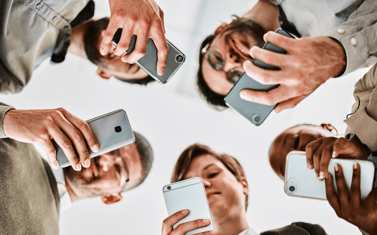    Люди готовы отказаться от душа и кофе ради телефона — у вас тоже есть эта зависимость? Источник изображения: bankmillennium.pl