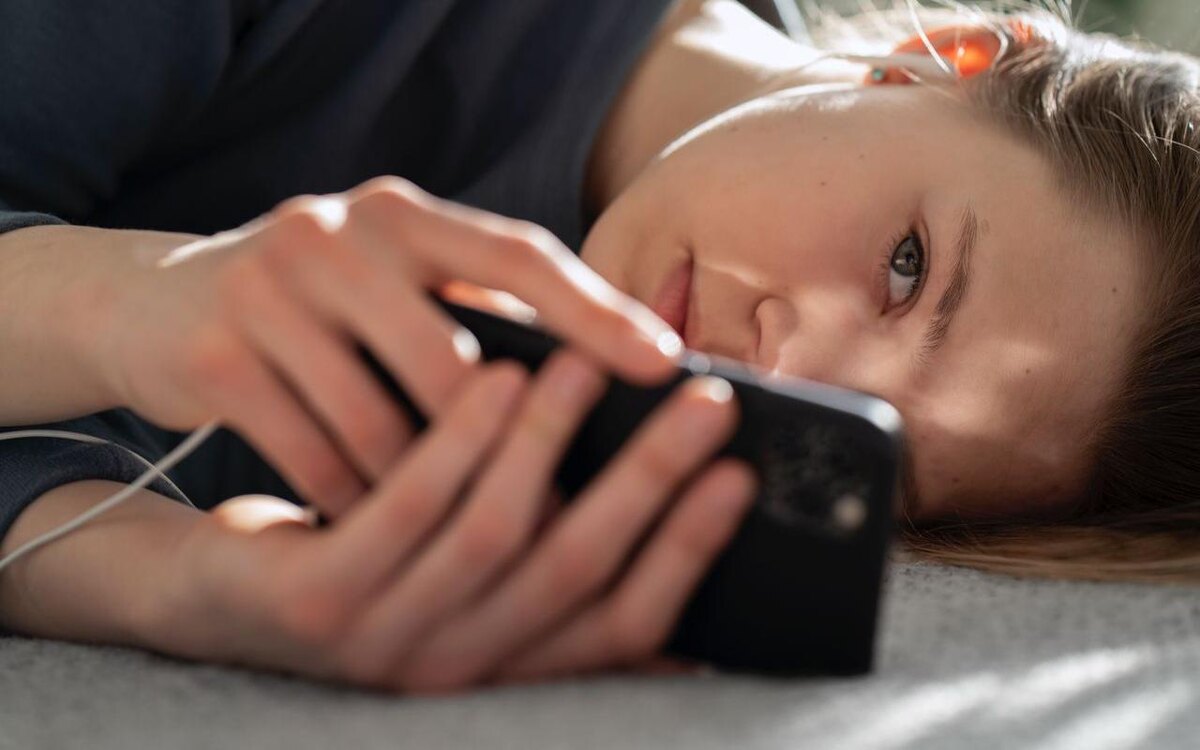    Хоть всё это звучит довольно забавно, результаты опроса вызывают беспокойство. Источник изображения: trends.rbc.ru