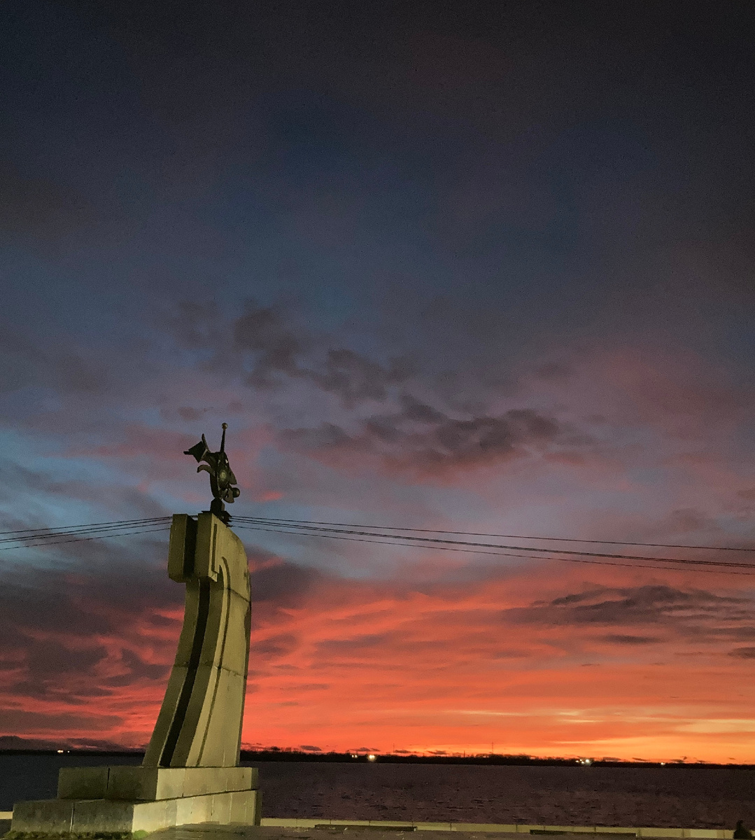 Архангельск, закат на мысе Пур-Наволок. Фотография автора, ноябрь 2024 года