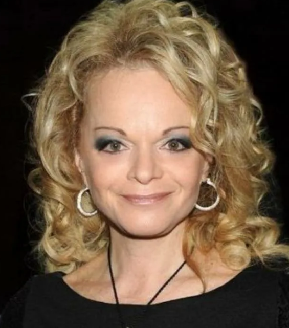 Лариса Долина