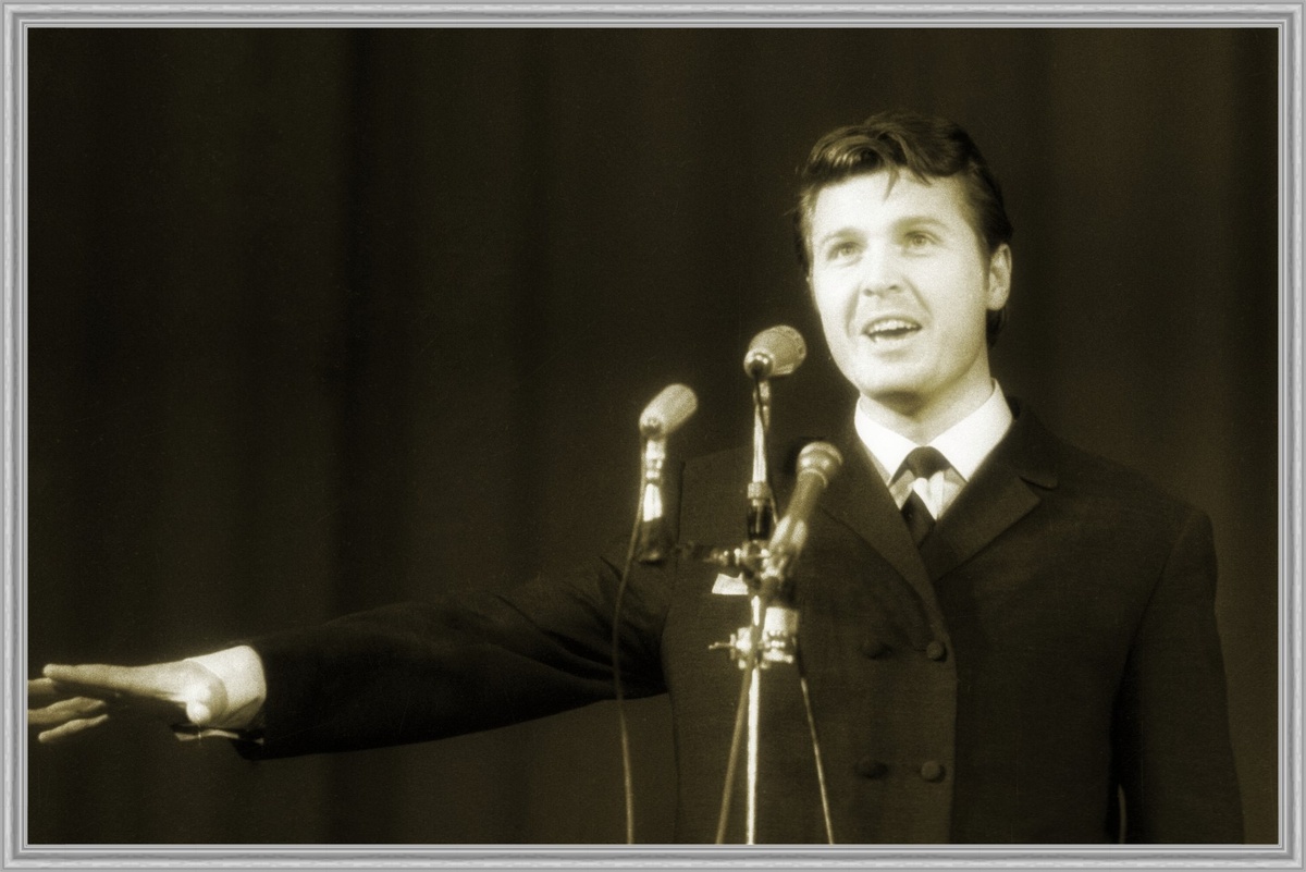 Но у Льва Валерьяновича уже была своя, выстроенная вселенная.
