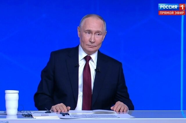    Владимир Путин, как недавно оказалось, любит молочную продукцию рязанского производителя. Фото: Кадр канала «Россия 1»