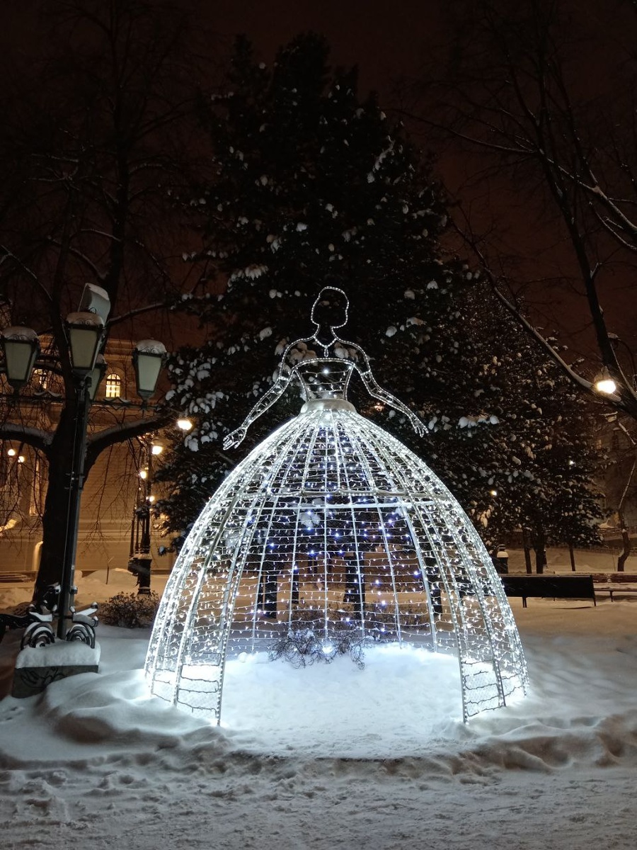 Возле Оперного театра.