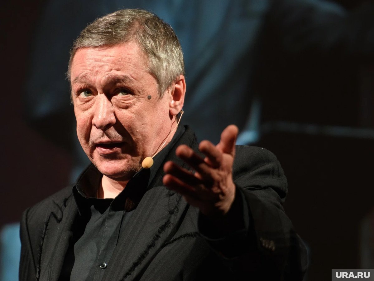    Ефремов постепенно возвращается к активной деятельности