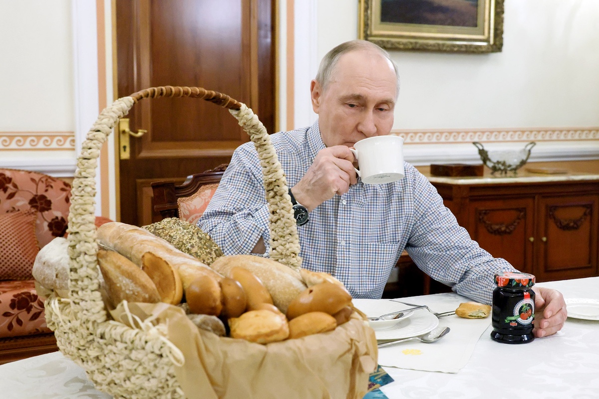    На следующий день у президента на столе стояла полная корзинка с пирожками от "Машеньки". /Михаил Метцель/РИА Новости