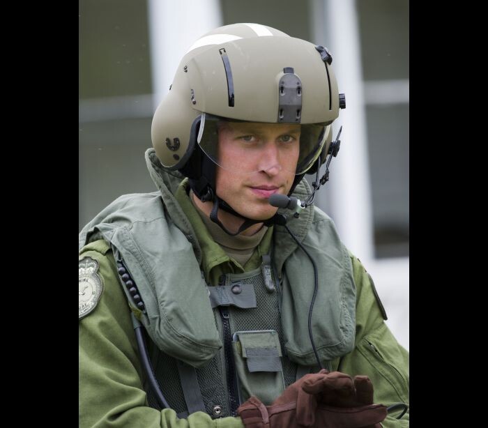 Принц Уильям во времена своей работы пилотом поисково-спасательной службы Королевских ВВС. В профессиональных кругах он был известен как лейтенант Уильям Уэльс. В 2011 году (в год своей свадьбы) участвовал в спасении российских моряков в Ирландском море, терпящих бедствие в результате крушения их грузового судна.   .