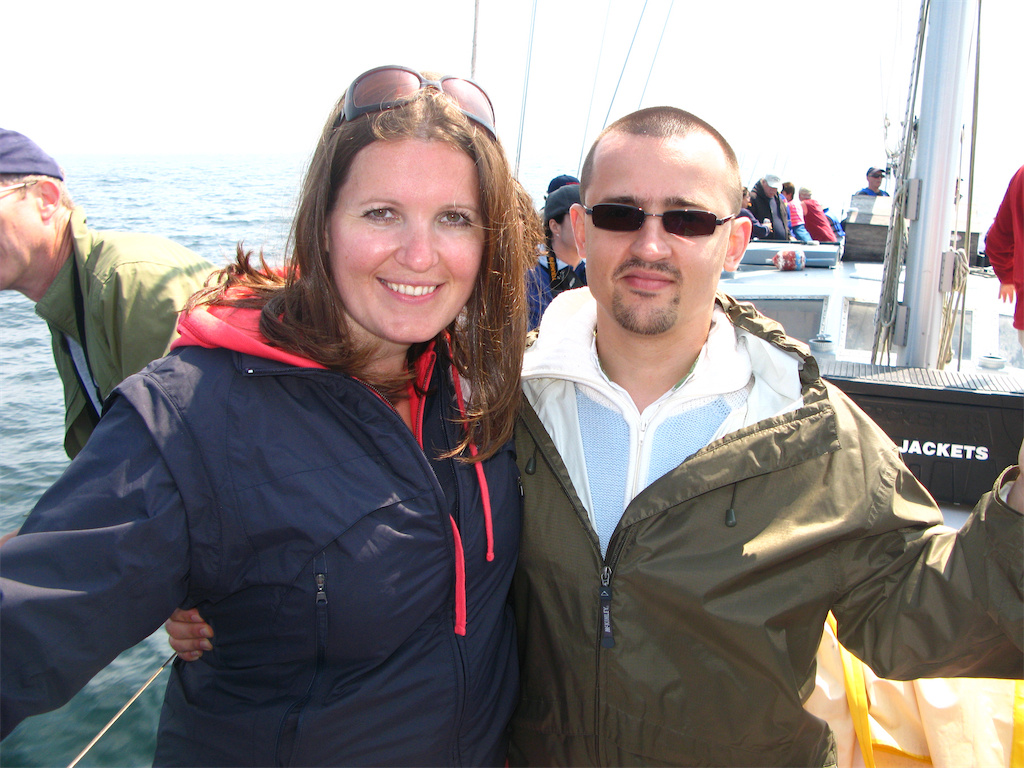 Плывём посмотреть на китов.