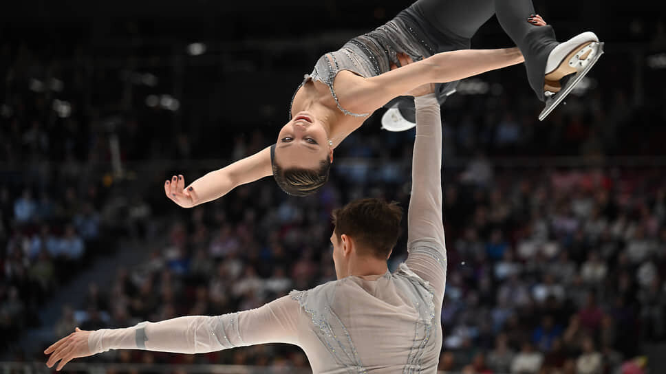 Александра Бойкова и Дмитрий Козловский во время выступления.📷Фото: Дмитрий Лебедев / Коммерсантъ