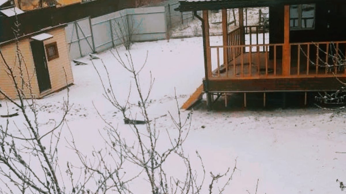 Снег на даче