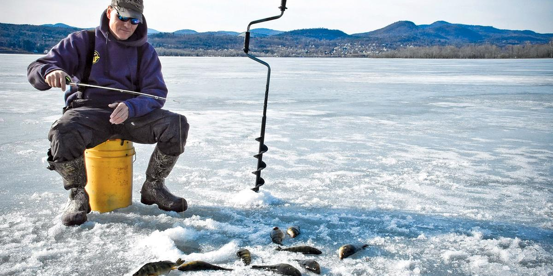Зимняя рыбалка. Начинаем сезон правильно: экипировка, безопасность и первый лёд