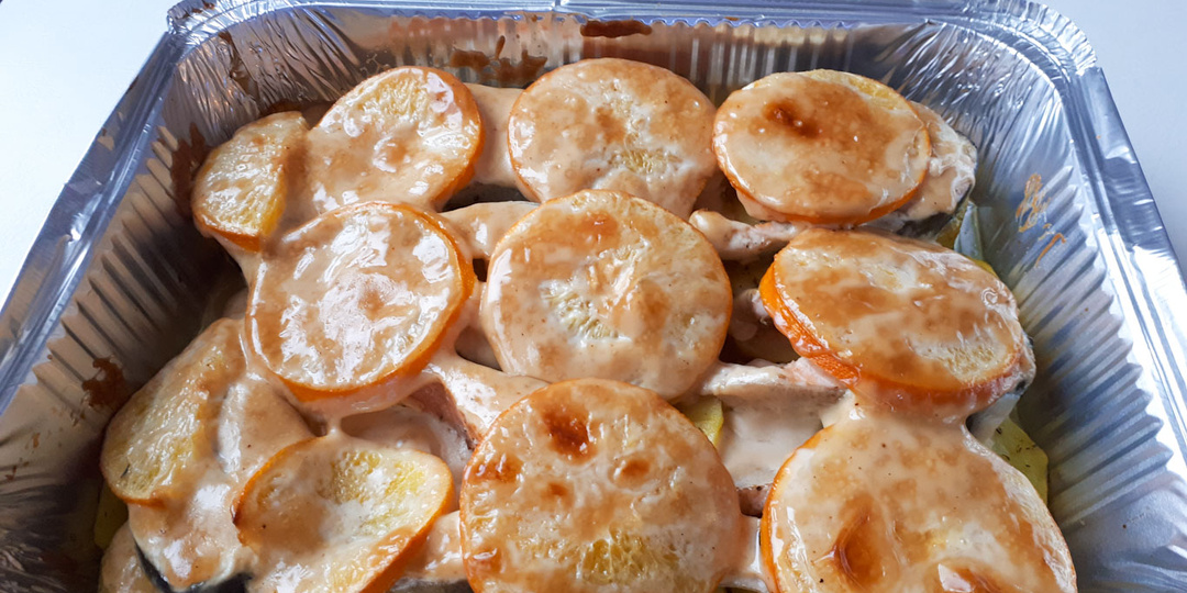 Сливочный лосось в духовке с апельсинами