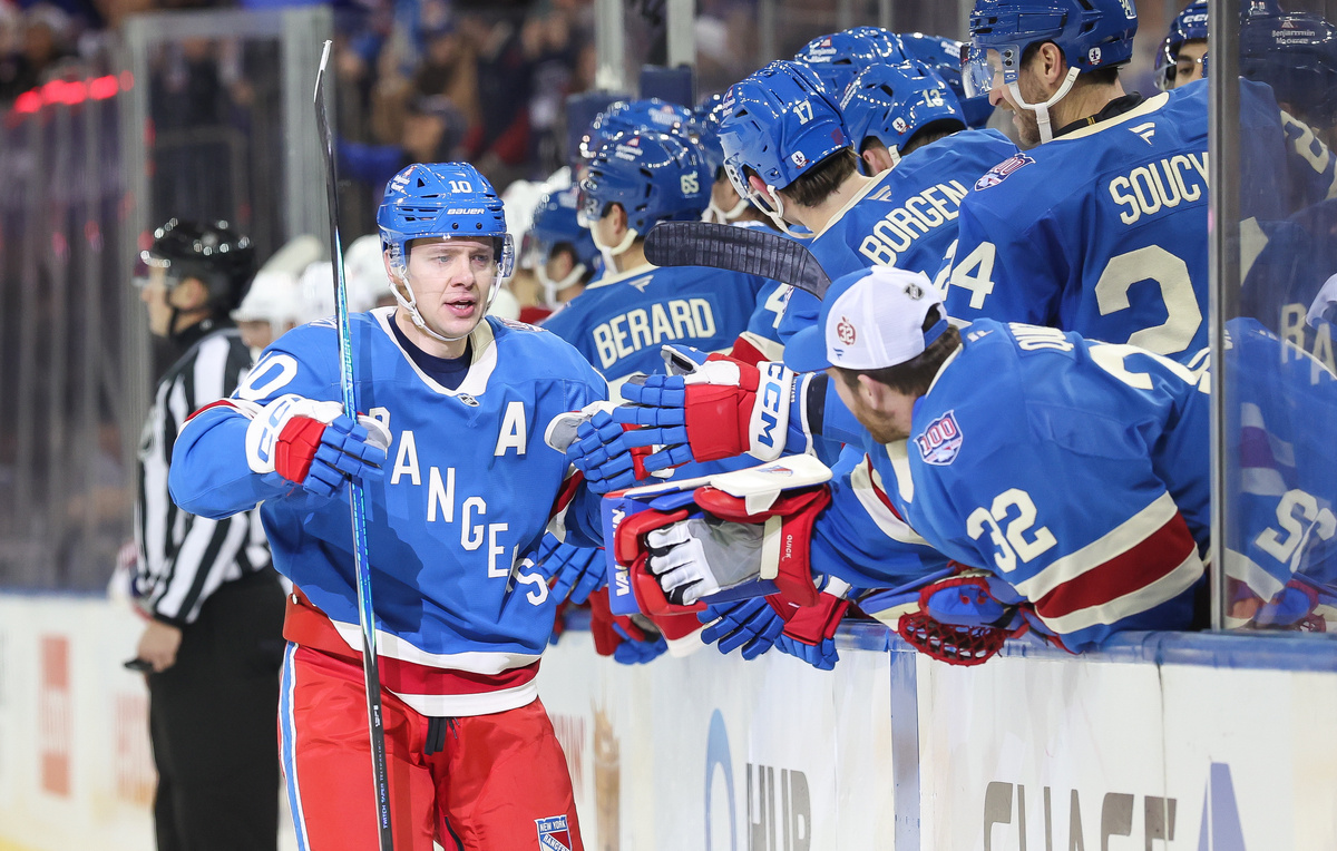    Нападающий "Рейнджерс" Артемий Панарин  Andrew Mordzynski/Getty Images