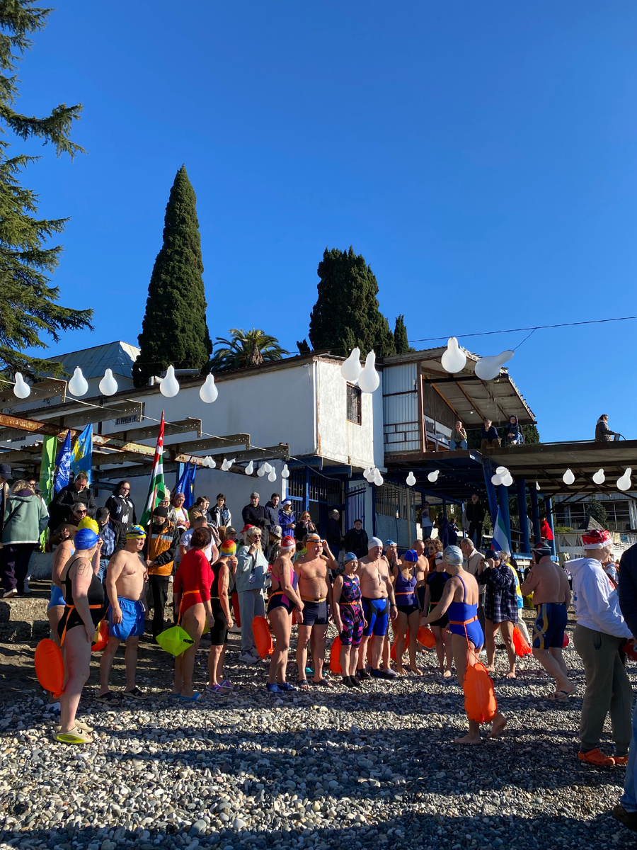 Моржи , готовятся к заплыву