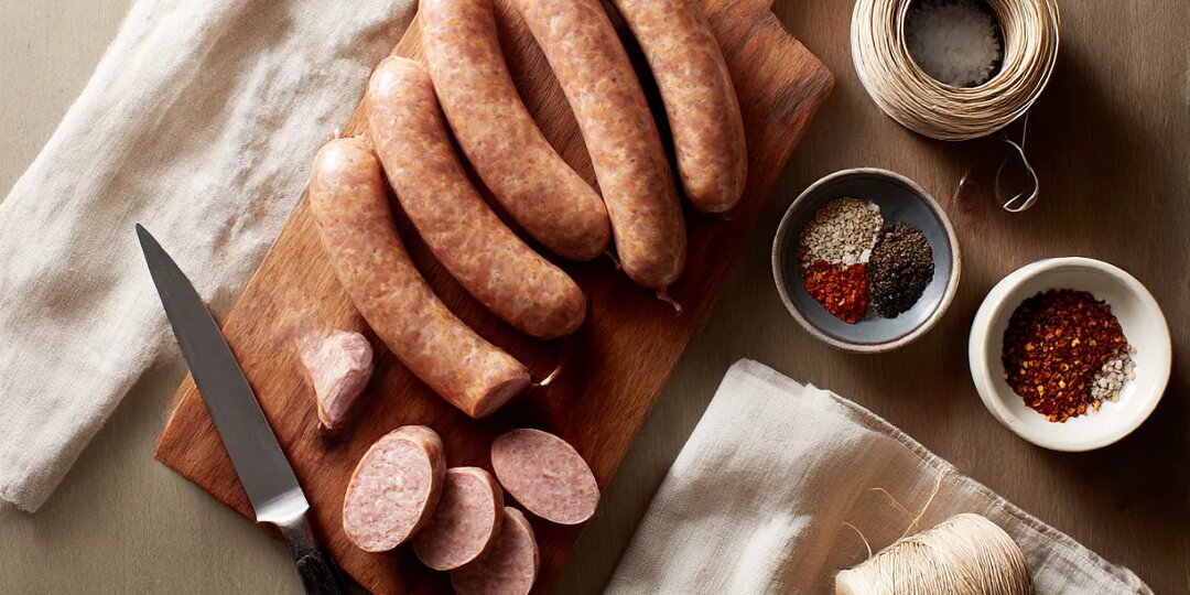 Домашняя куриная колбаса в духовке: сочная, ароматная и нарезается как магазинная