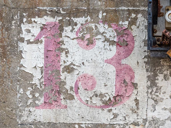 Суеверное число 13 - "красочный" пример простых чисел.