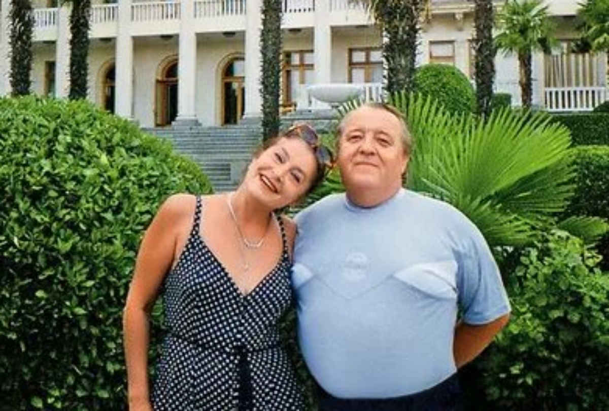Ревнивый муж сам толкнул её в объятия «разлучника». Мироненко стал не просто мужем, а главной опорой актрисы до конца дней.