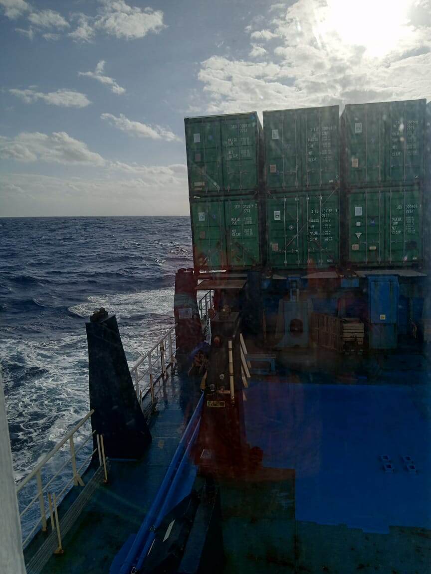 Вид из иллюминатора.. На троечку с минусом. 