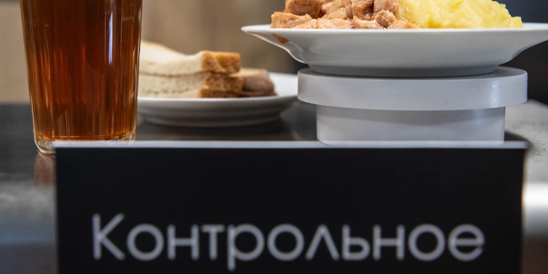 В Сургуте проверят школу после жалобы на тараканов в коридорах и обеды с насекомыми