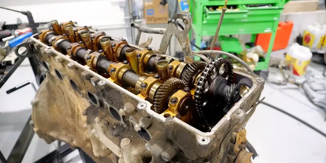 Почему после 200 тысяч километров мотору нужно совсем другое масло