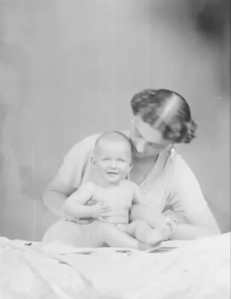 Марина, герцогиня Кентская с дочерью, принцессо Александрой 